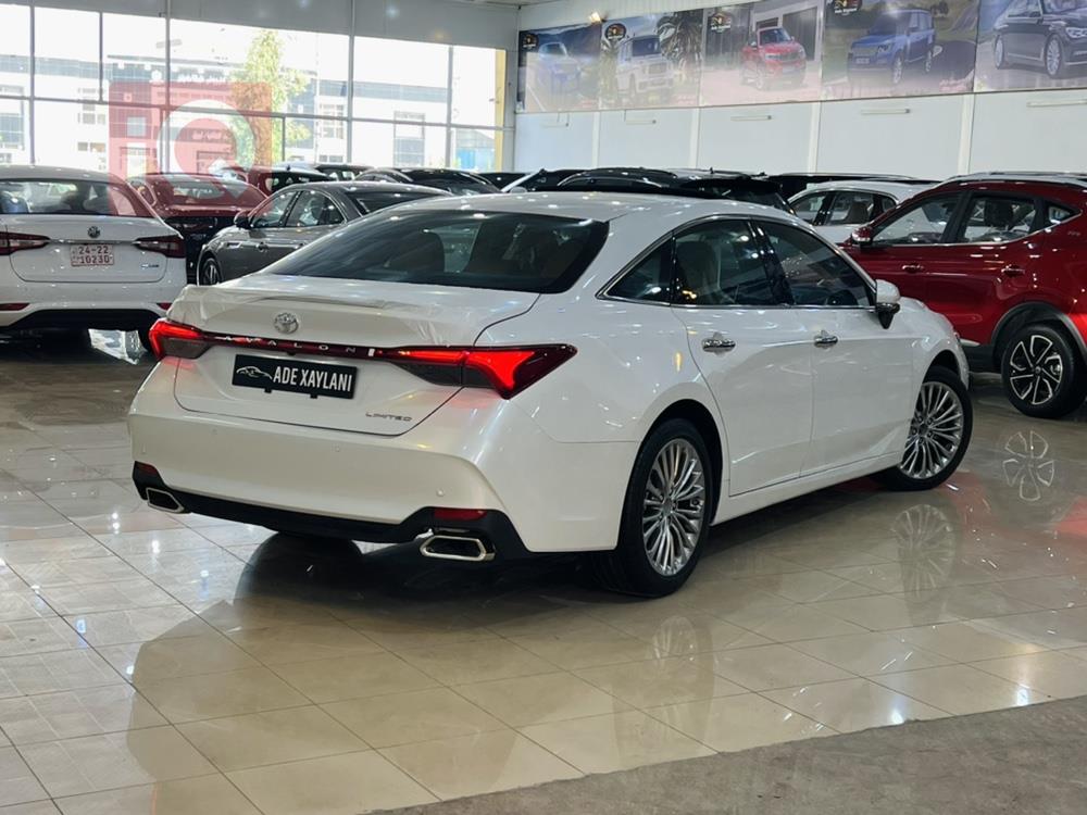 تويوتا أفالون